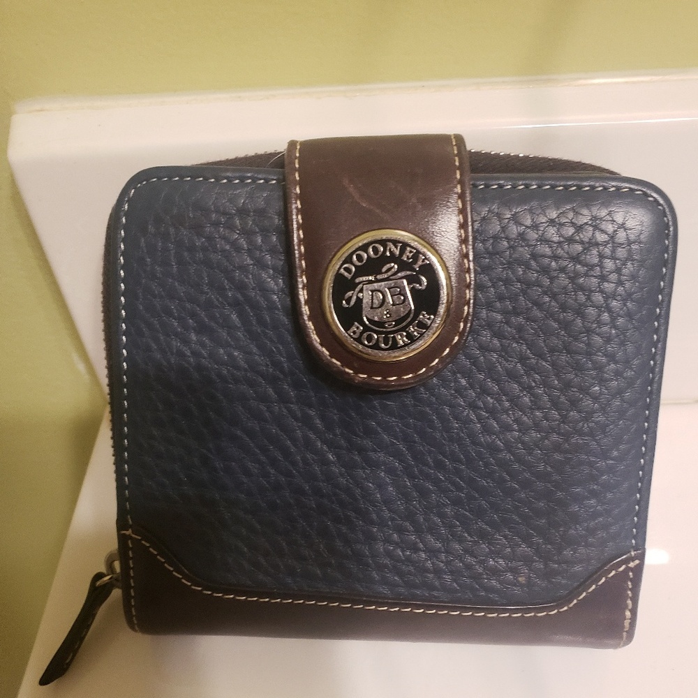 Dooney & Bourke Women's Wallet